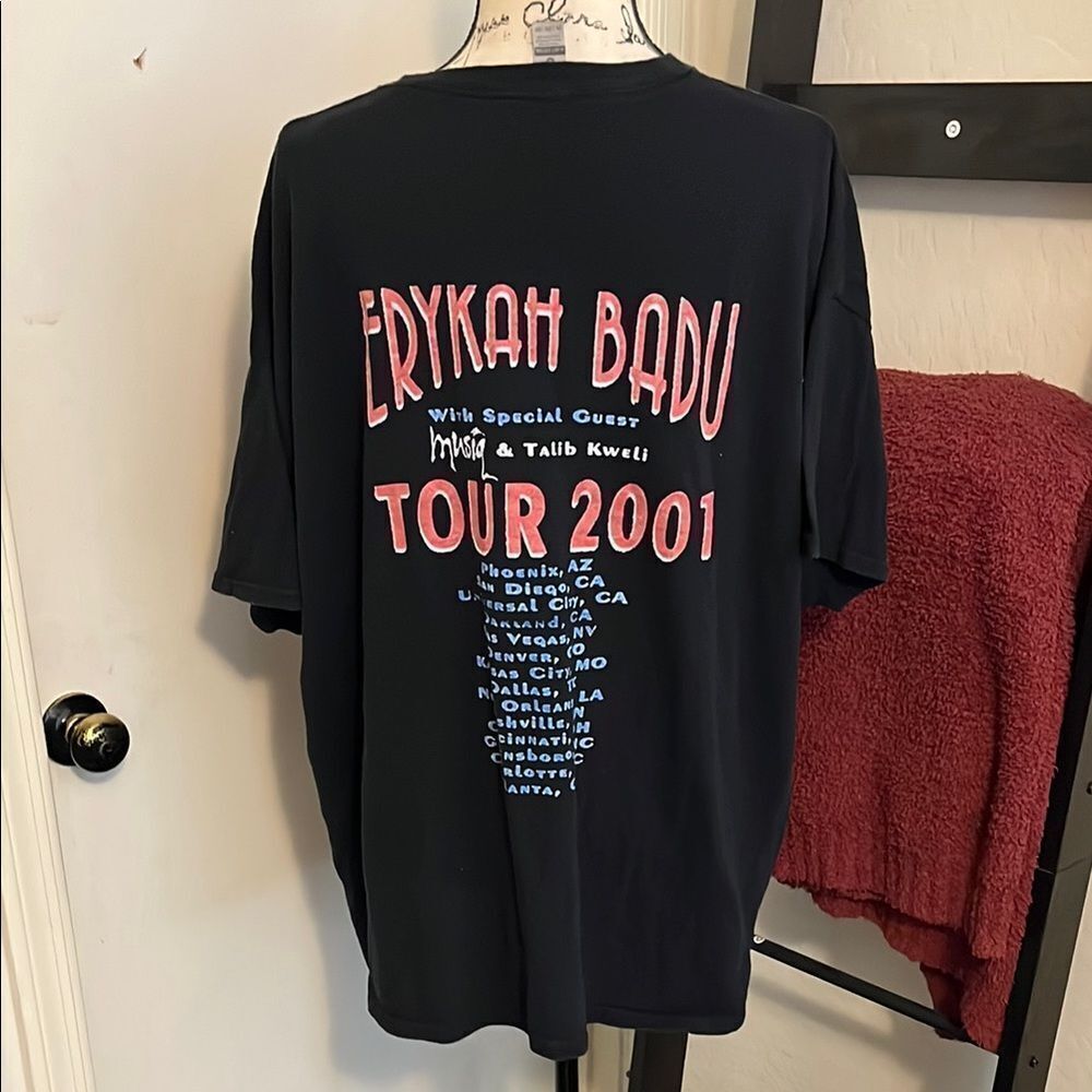 Y2K Erykah Badu 2001 Tour Reproduction Music Graphic Design Pullover T-Shirt - Picture 5 of 9